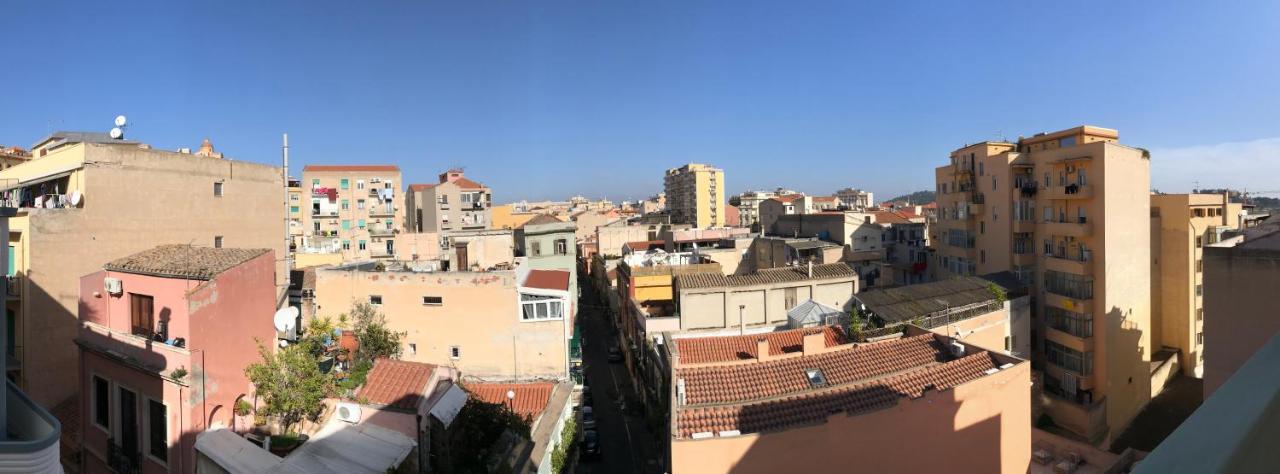 La Luna Appartamento Con Terrazza E Due Camere Cagliari Exteriör bild